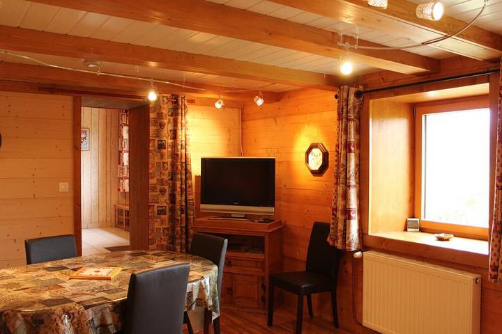 Gîte pour 4 personnes avec vue in Lajoux, Parc naturel régional du Haut-Jura