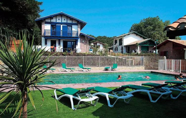 Location de vacances pour 8 personnes, avec jardin et piscine, animaux acceptés à Urrugne - 3