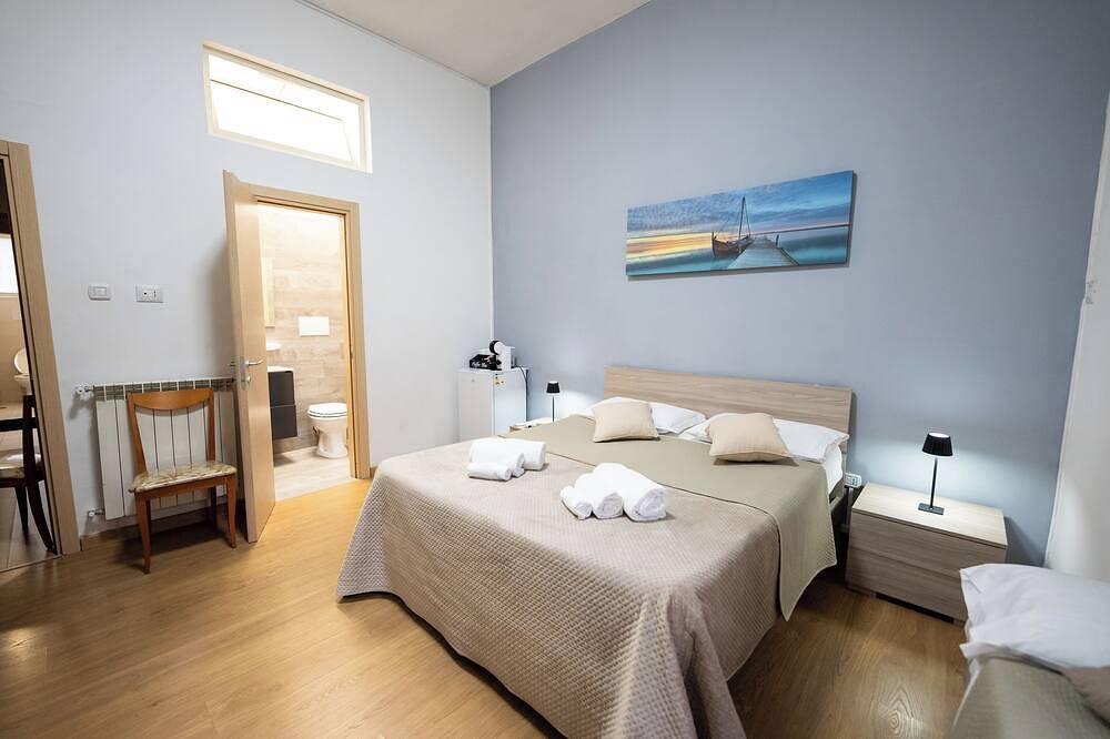 Home Joséphine, a stone's throw from the Palace, Garden,parking,Kitchen, in Caserta, Caserta Provinz