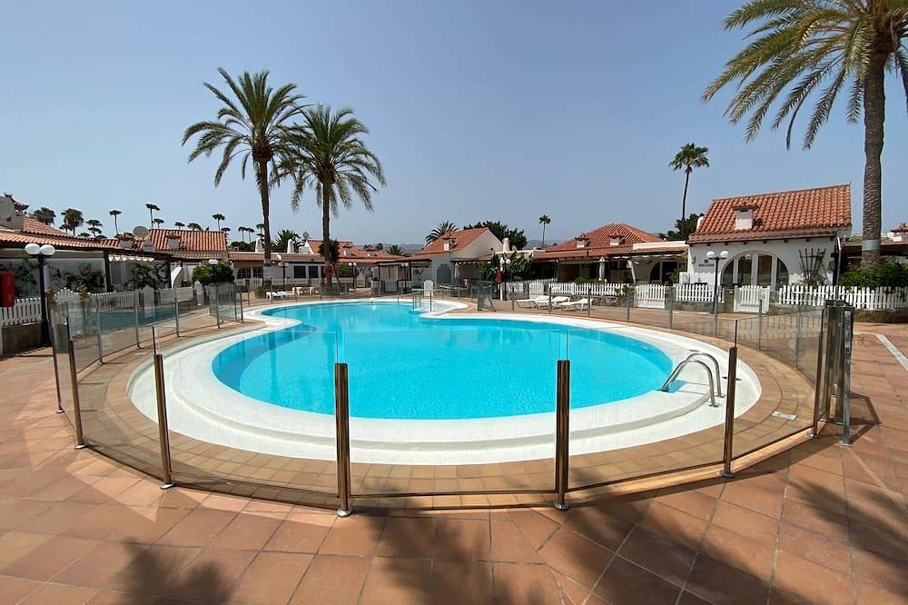 Cozy bungalow with private heated pool in Campo Internacional, San Bartolomé de Tirajana