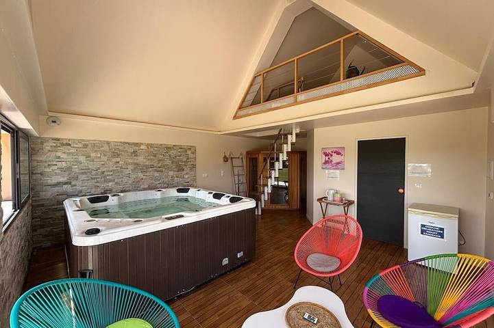 Location de vacances pour 10 personnes, avec Jacuzzi et Terrasse ainsi que Jardin et Sauna à Vichères