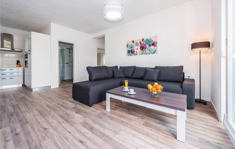 Modernes Apartment mit 2 Schlafzimmern und Pool in der Nähe des Flusses Krka und des Visovačko-Sees in Dalmatinisches Zagora
