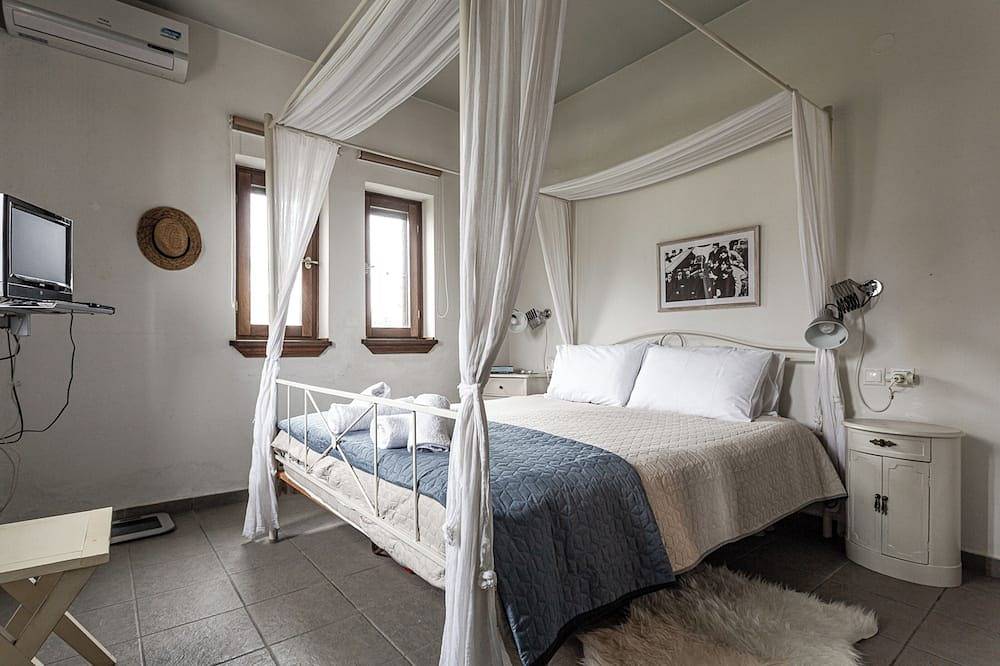 Iloi’s Villa in peaceful Village w. Private Beach in Pilion