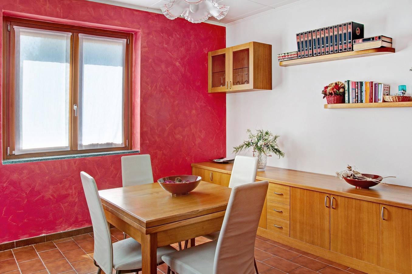Appartamento intero, Appartamento Casa Alan con vista lago, terrazza e Wi-Fi in Montemezzo, Valtellina