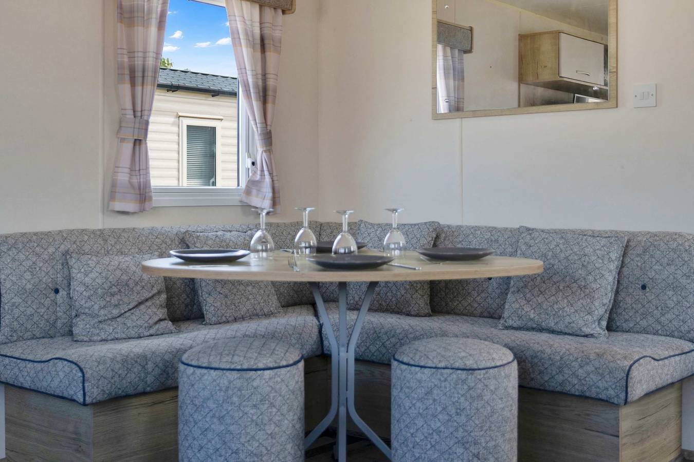 Stylish Caravan Haven Seton Sands only 25min to Edinburgh in Edinburgh and Lothian
