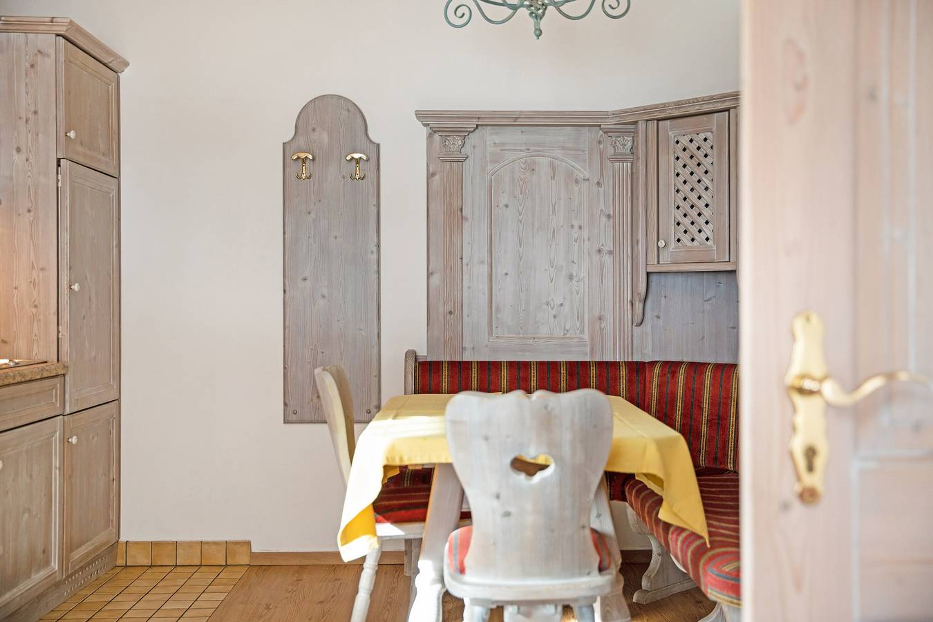 Hel lägenhet, Holiday Apartment "Casa Li Roina n 48" with Mountain View, Balconies & Wi-Fi in Livigno (Town), Livigno
