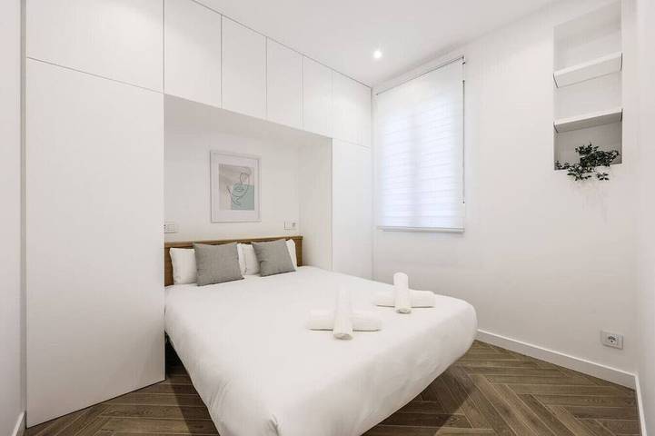 Ganze Wohnung, Urban Tranquility in Madrid with Modern Comforts in Tetuán, Madrid