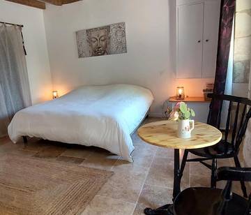 Chambre d’hôte pour 2 personnes, avec jardin ainsi que terrasse et vue à Parçay-les-Pins