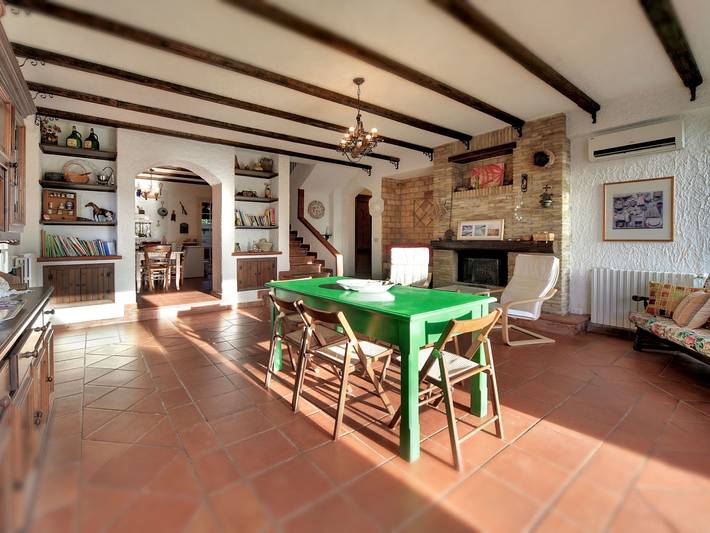 Location de vacances pour 12 personnes, avec jardin ainsi que piscine et balcon, animaux acceptés à Marina di Ragusa - 2