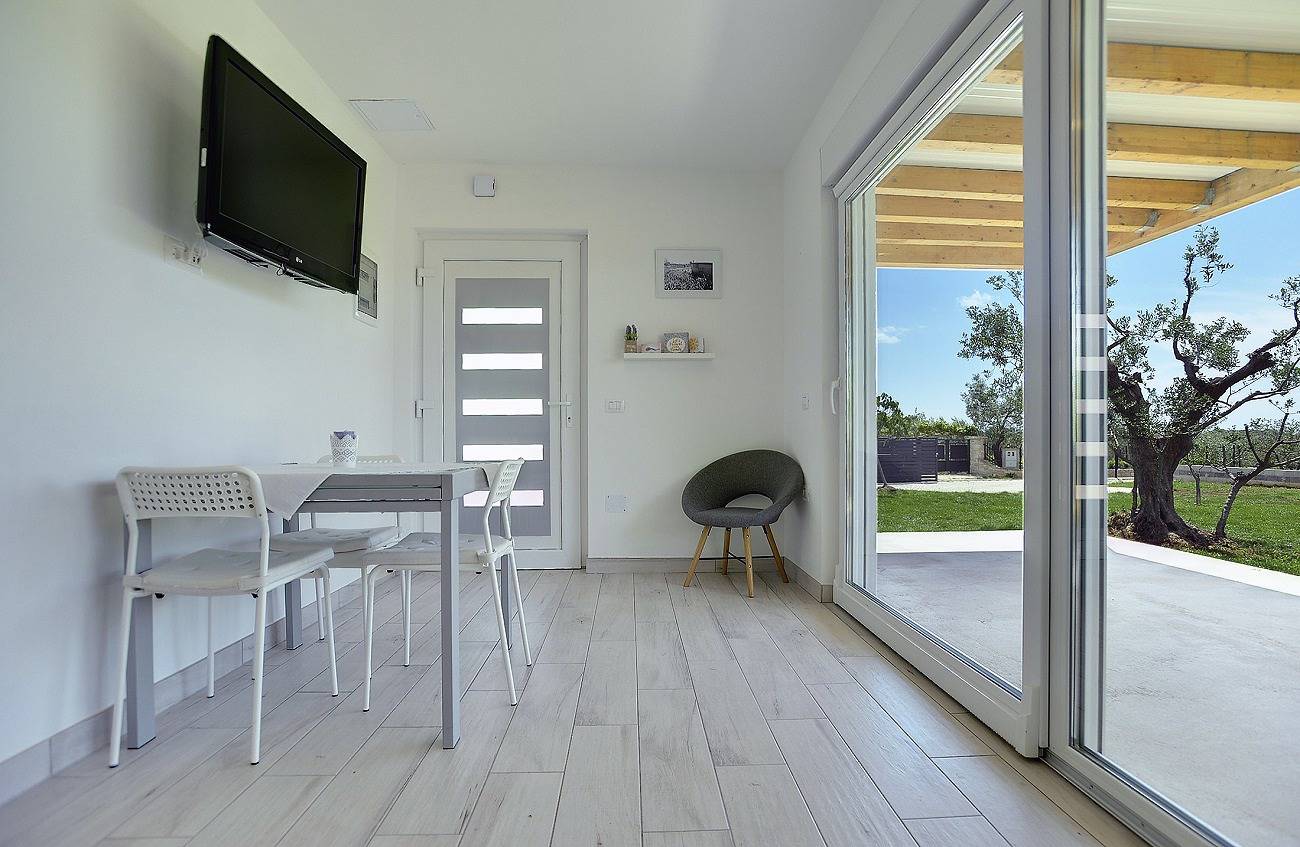 Gepflegtes Ferienhaus mit moderner Ausstattung, Parkplatz, Klima in Fazana, Südküste Istrien