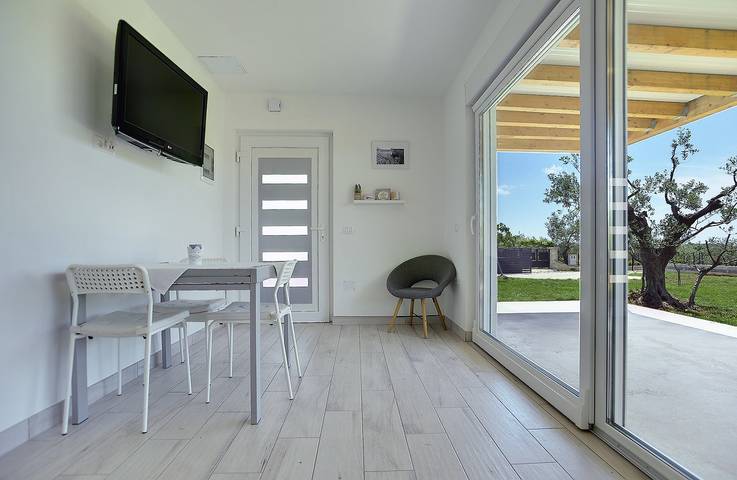 Gepflegtes Ferienhaus mit moderner Ausstattung, Parkplatz, Klima in Fazana, Południowe Wybrzeże Istrii
