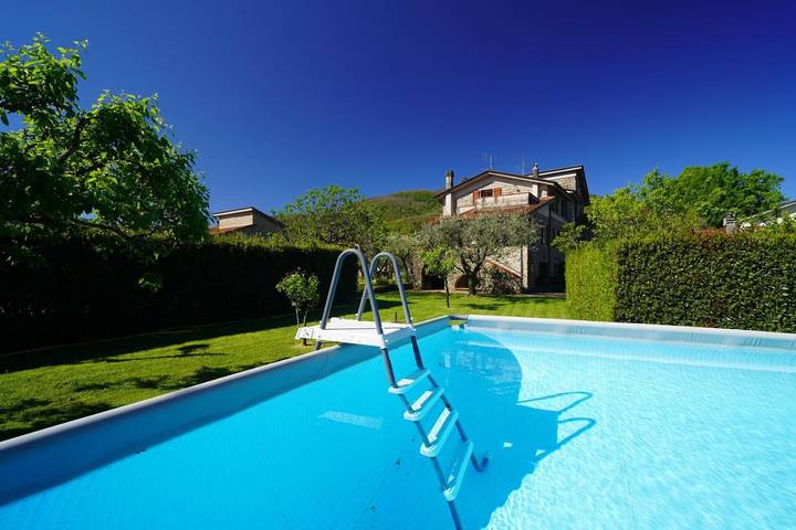 Ferienhaus für 10 Personen, mit Balkon und Terrasse sowie Garten und Pool