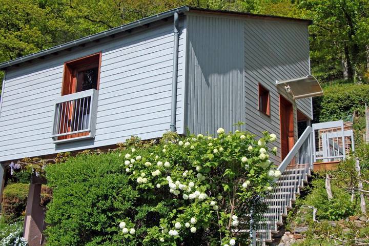 Location de vacances pour 3 personnes, avec Balcon ainsi que Terrasse et Vue à Sébrazac