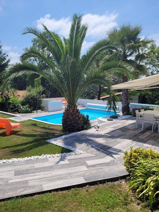 Location de vacances pour 6 personnes, avec piscine et jardin ainsi que terrasse et vue à Mouguerre - 3
