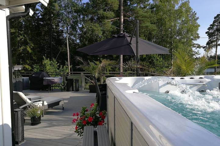 Villa för 6 Personer, med bubbelpool och trädgård i Stockholms skärgård