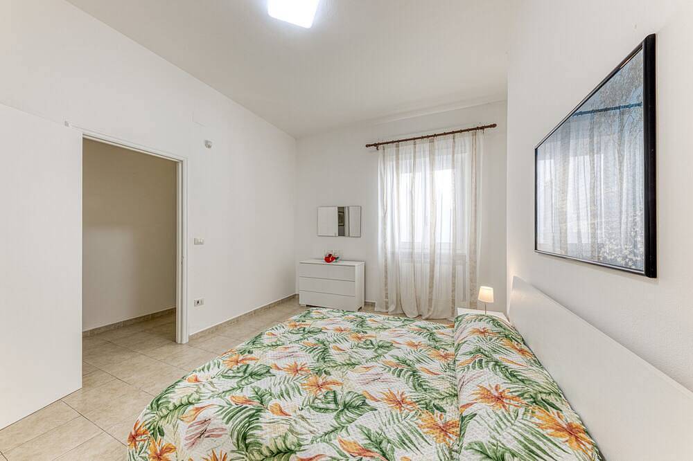 Entire apartment, Apartment 'La Dimora Di Donato' with Balcony, Wi-Fi and Air Conditioning in Taviano, Gulf of Taranto