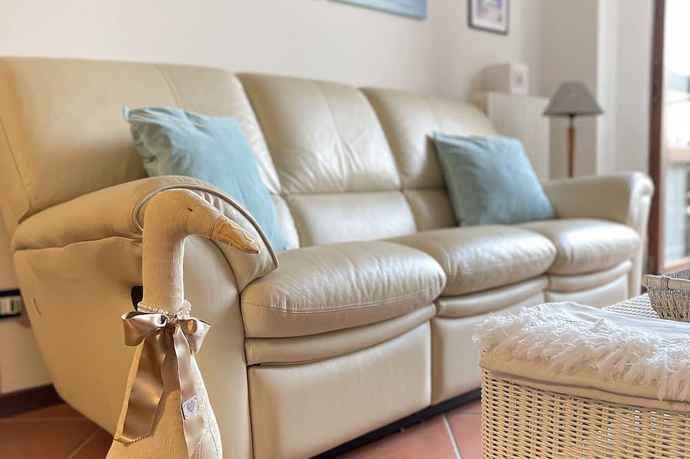 Ganze Wohnung, Apartment in Residenz mit Pool mit Seeblick in Gardone Riviera, Gardasee-Berge