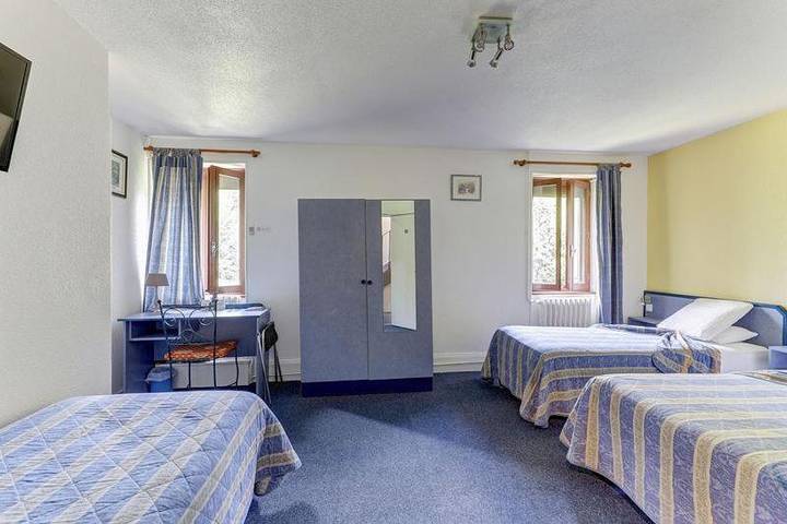 Hôtel pour 3 personnes, avec terrasse et jardin, animaux acceptés à Orcines - 4