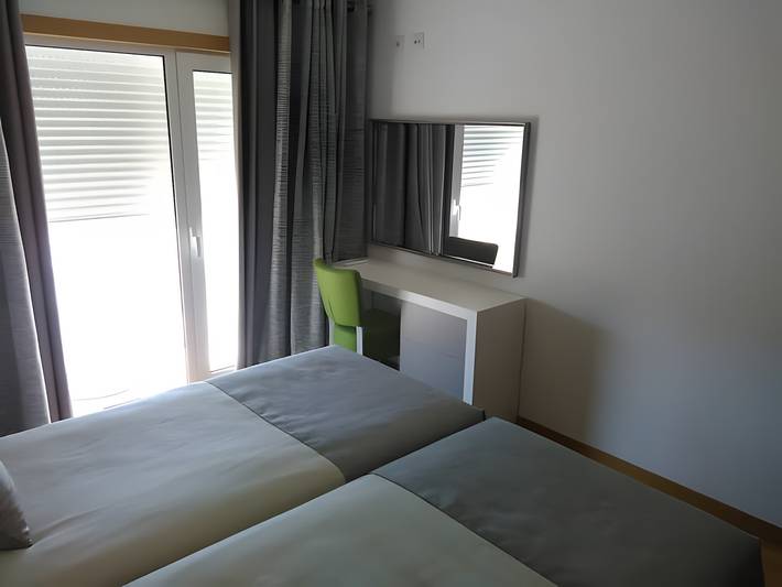 Appartement entier, Appartement 'T1 Garden Hill' avec piscine partagée, Wi-Fi et climatisation in Albufeira e Olhos de Água, District de Faro
