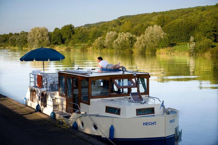 Bateau pour 8 personnes, avec vue sur le lac ainsi que terrasse et vue, animaux acceptés à Niderviller