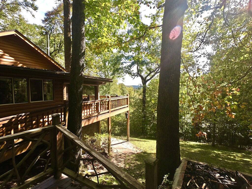 Buck's Cabin near Brevard, Nc Dog Friendly Wood stove, mtn views in forest. in Transylvania County