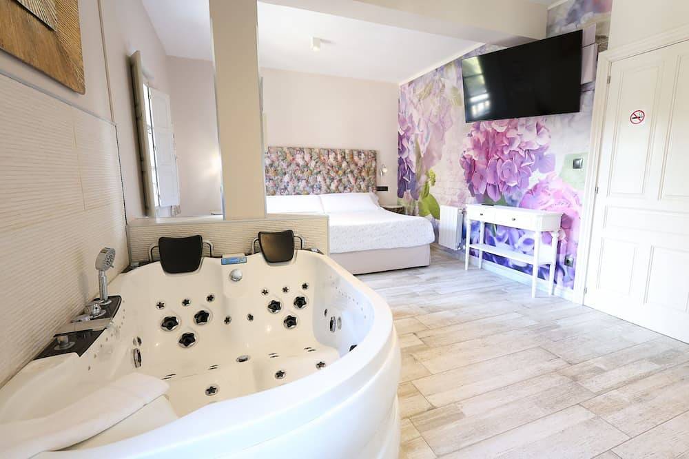 Entire apartment, Suite-Premium-Whirlpool bath-Terraza in Santillana del Mar, Cantabrian Coast