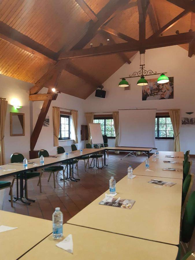 Hôtel pour 2 personnes, avec piscine ainsi que vue et jardin à Avallon - 2