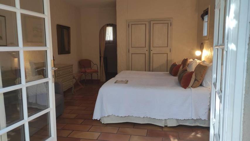 Hôtel pour 3 personnes, avec vue ainsi que jardin et piscine à Reynès - 4