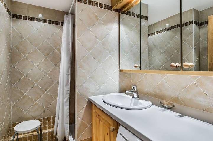 Entire apartment, Bright apartment near slopes with parking in Saint-Bon-Tarentaise, Massif de la Vanoise