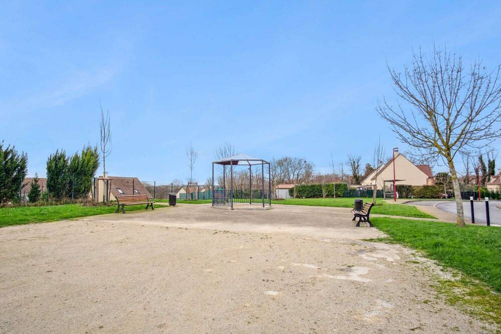 Entire apartment, Chic friendly and spacious house in Meaux, Seine-et-Marne
