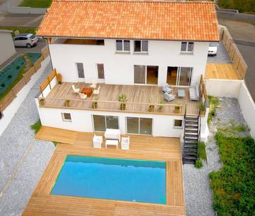 Gîte pour 8 personnes, avec jardin et piscine à Rivière-Saas-et-Gourby