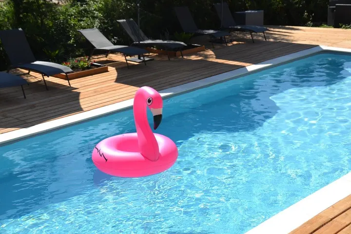 Casa de vacaciones para 6 personas, con vistas además de piscina y jardín - 1