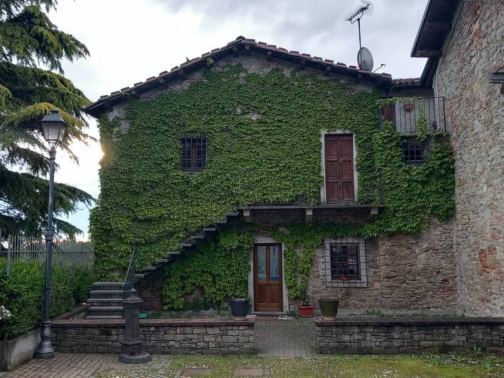 Appartamento intero, Appartamento "La Casa delle Foglie Rosse" con Giardino Condiviso e Wi-Fi in Morsasco, Provincia d'Alessandria