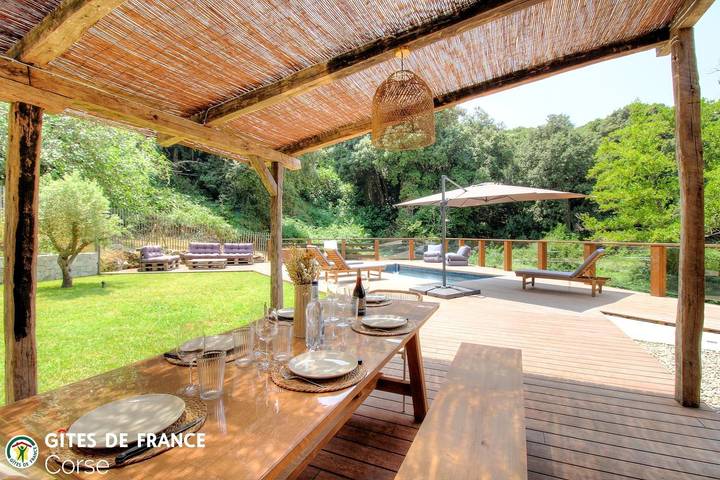 Gîte pour 6 personnes, avec Terrasse ainsi que Jardin et Piscine à Appietto - 4