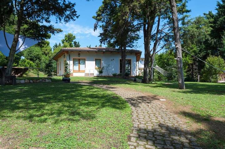Villa per 10 persone, con Balcone e Terrazza nonché Giardino e Piscina a Numana