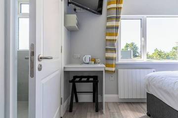 Bed And Breakfast for 10 Guests in Tramore, Munster, Picture 3