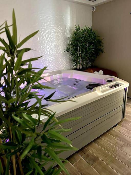 Appartement entier, Bdsm Tantra Love Room & Spa in Miramas, Côte méditerranéenne (France)
