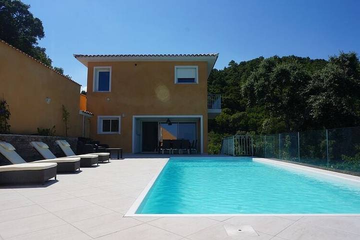 Maison de vacances pour 8 personnes, avec terrasse et piscine, adapté aux familles à Sari-Solenzara