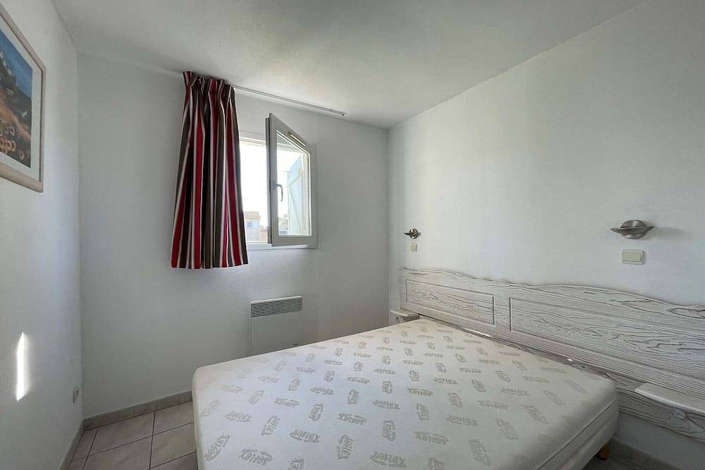 Cozy Duplex for 8 with Terrace, A/C, and Pools at Salavas in Salavas, Ardèche
