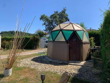 Gîte pour 2 personnes, avec vue et piscine, animaux acceptés à Tourtouse