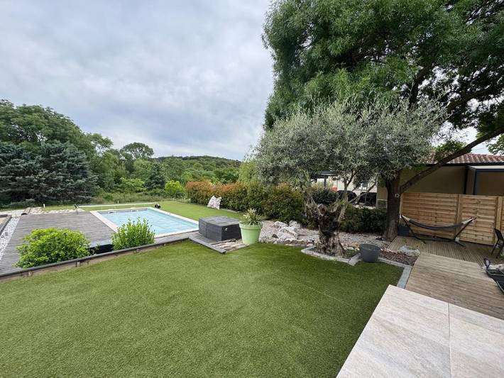 Location de vacances pour 6 personnes, avec vue ainsi que piscine et jardin à Saint-Martin-de-Londres - 3
