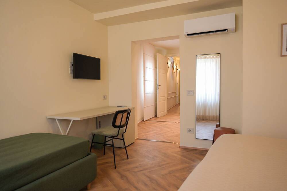 Elegante camera panoramica in centro a Foligno, vicino a Stazione e Caserma in Foligno, Perugia e dintorni