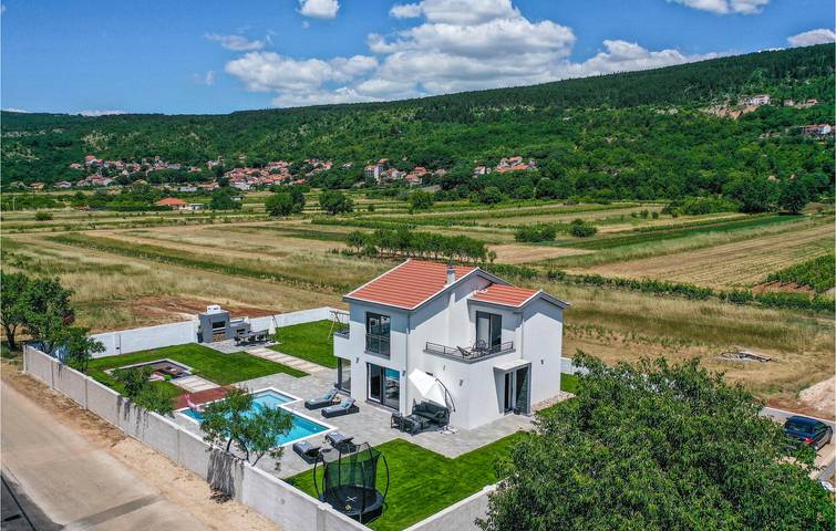 Geräumige 180 m² große Wohnung mit Pool in der Nähe des Flusses Sija und des Prološko-Sees in Imotski, Makarska Riviera