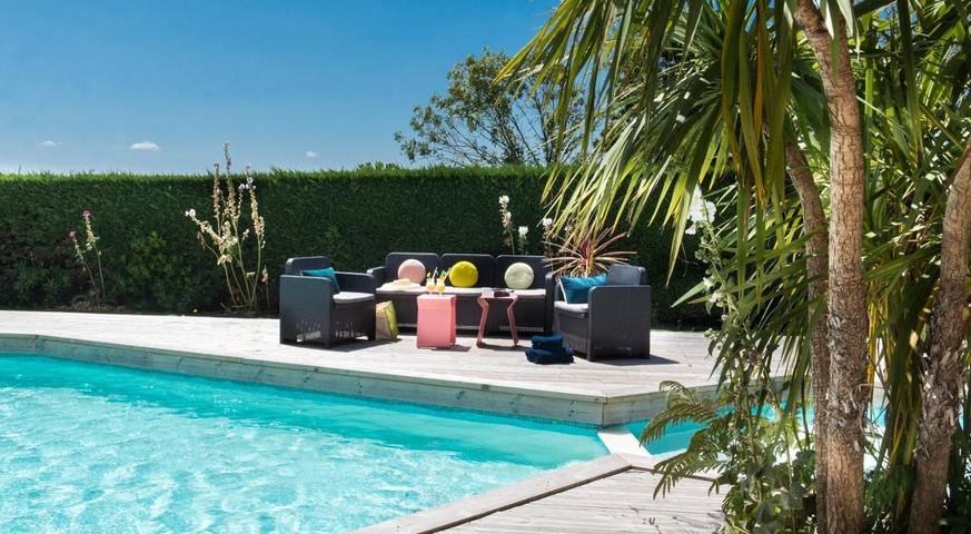 Hôtel pour 2 personnes, avec piscine et jardin dans Yves - 4