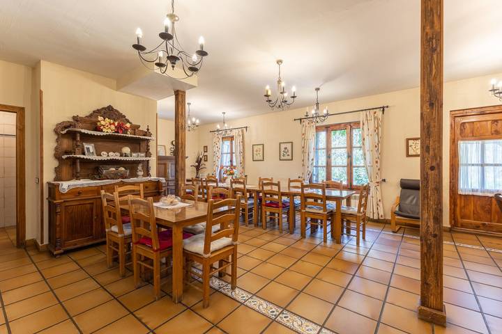 Alojamiento y desayuno para 26 personas, con Jardín en Braojos de la Sierra - 3