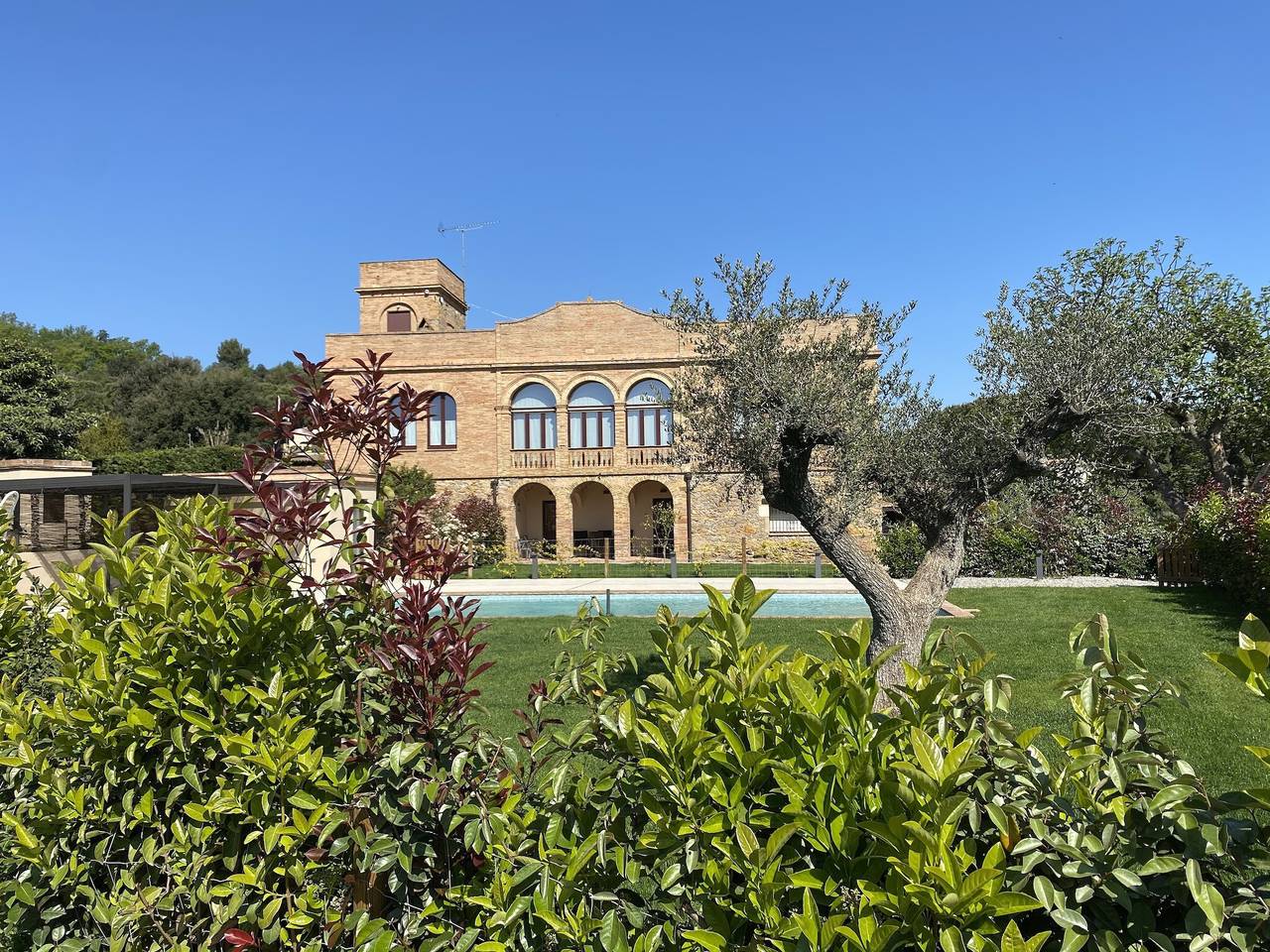 Entire apartment, Apartment 'Mas Moré Petit' with Shared Pool, Wi-Fi and Air Conditioning in Vulpellac, Forallac