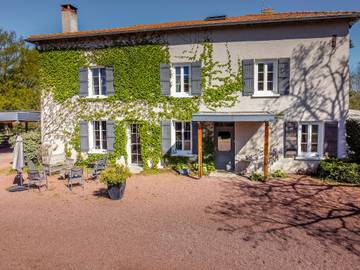 Chambre d’hôte pour 3 personnes, avec vue sur le lac ainsi que piscine et jardin à Ouches