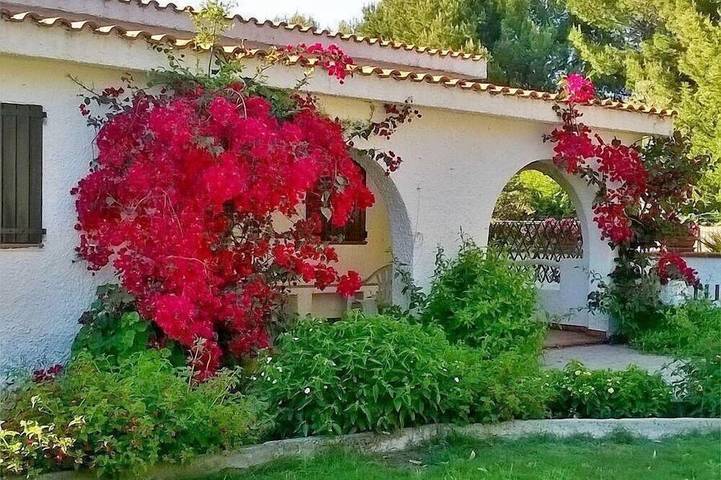 Agriturismo per 8 persone, con giardino in Sant'Antioco