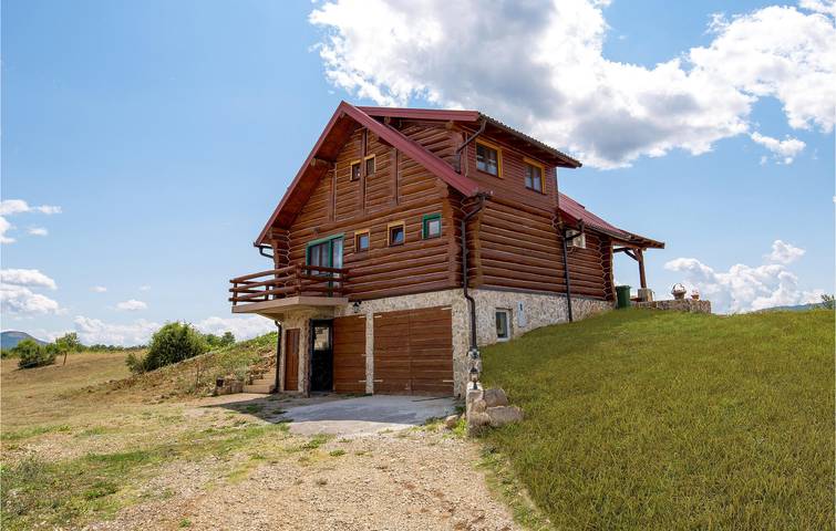 Ferienhaus für 6 Personen, mit Garten und Pool sowie Terrasse und Ausblick, mit Haustier