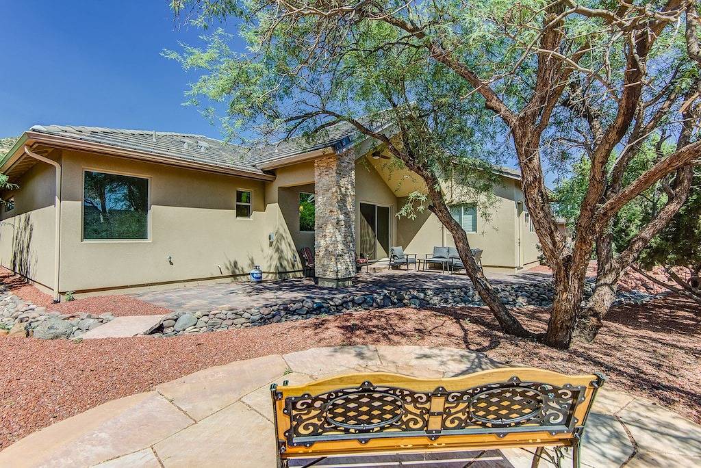 Experience luxury at Sedona La Belle Maison: 3Br, 2Ba home with stunning red rock views. in Sedona, Oak Creek Canyon